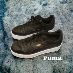 PUMA Carina Platform in Women's, size 11